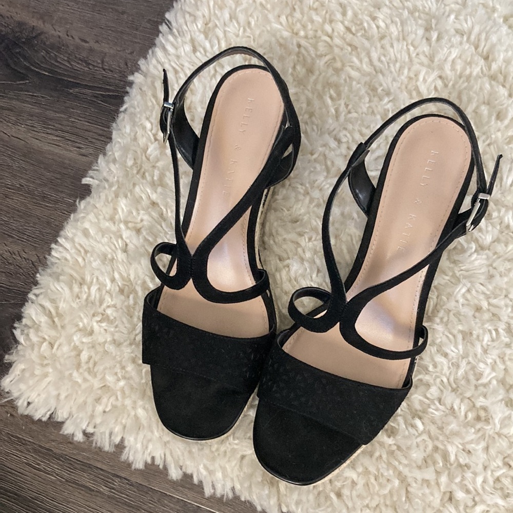 Kelly & Katie 9.5 Wedge Sandal - Picture 4 of 5